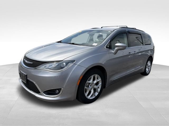 Used 2017 Chrysler Pacifica Touring-L w/ Tire & Wheel Group FWD image 7