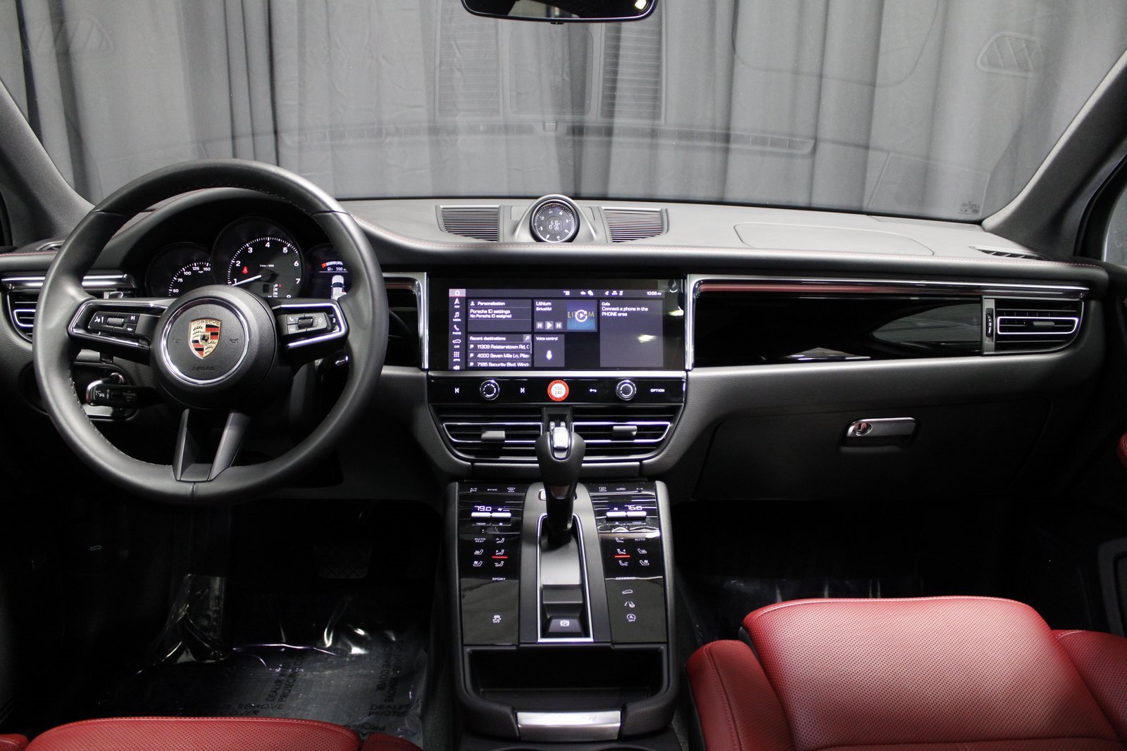 Certified 2025 Porsche Macan image 23