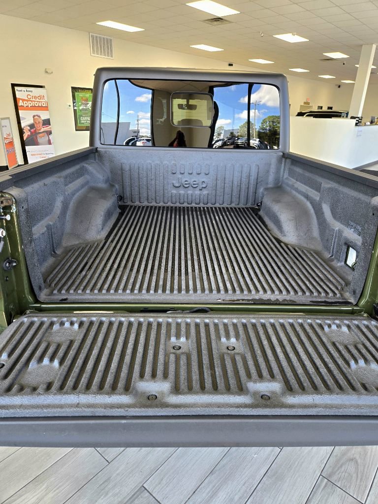 Used 2022 Jeep Gladiator Sport image 9
