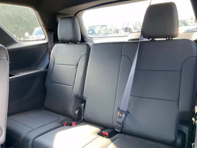 Used 2023 Chevrolet Traverse LT FWD image 17