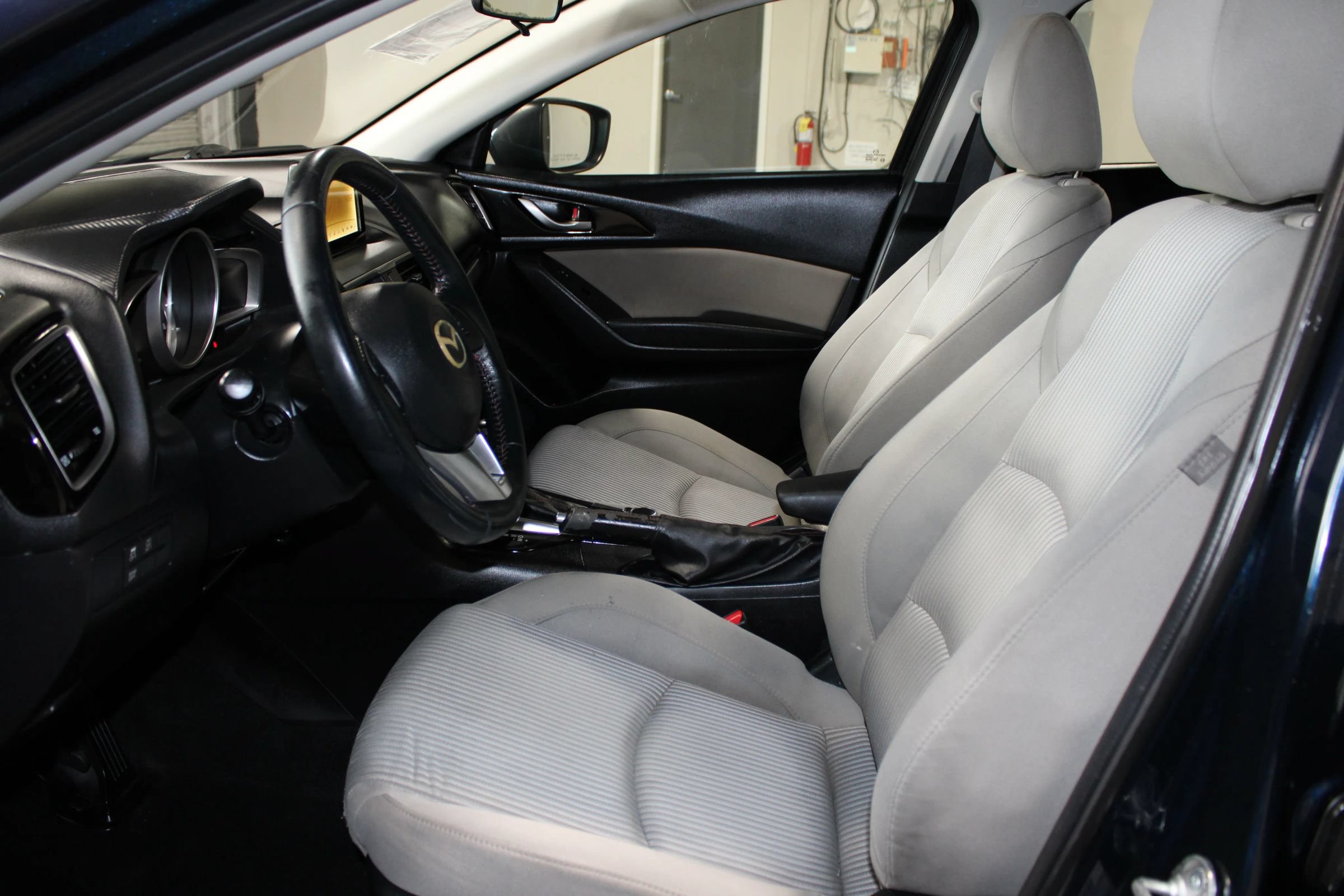 Used 2016 MAZDA MAZDA3 i Touring FWD image 24