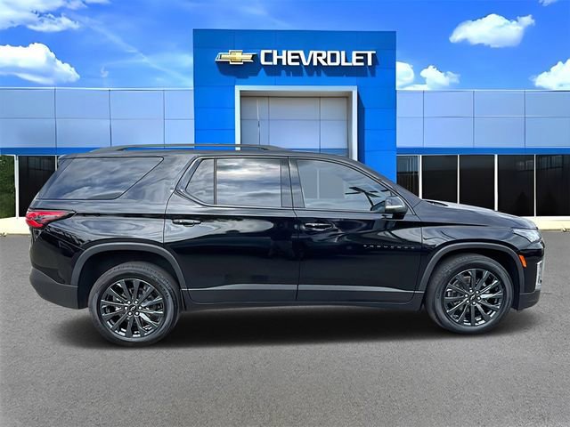 Used 2023 Chevrolet Traverse RS w/ LPO, Cargo Package image 2