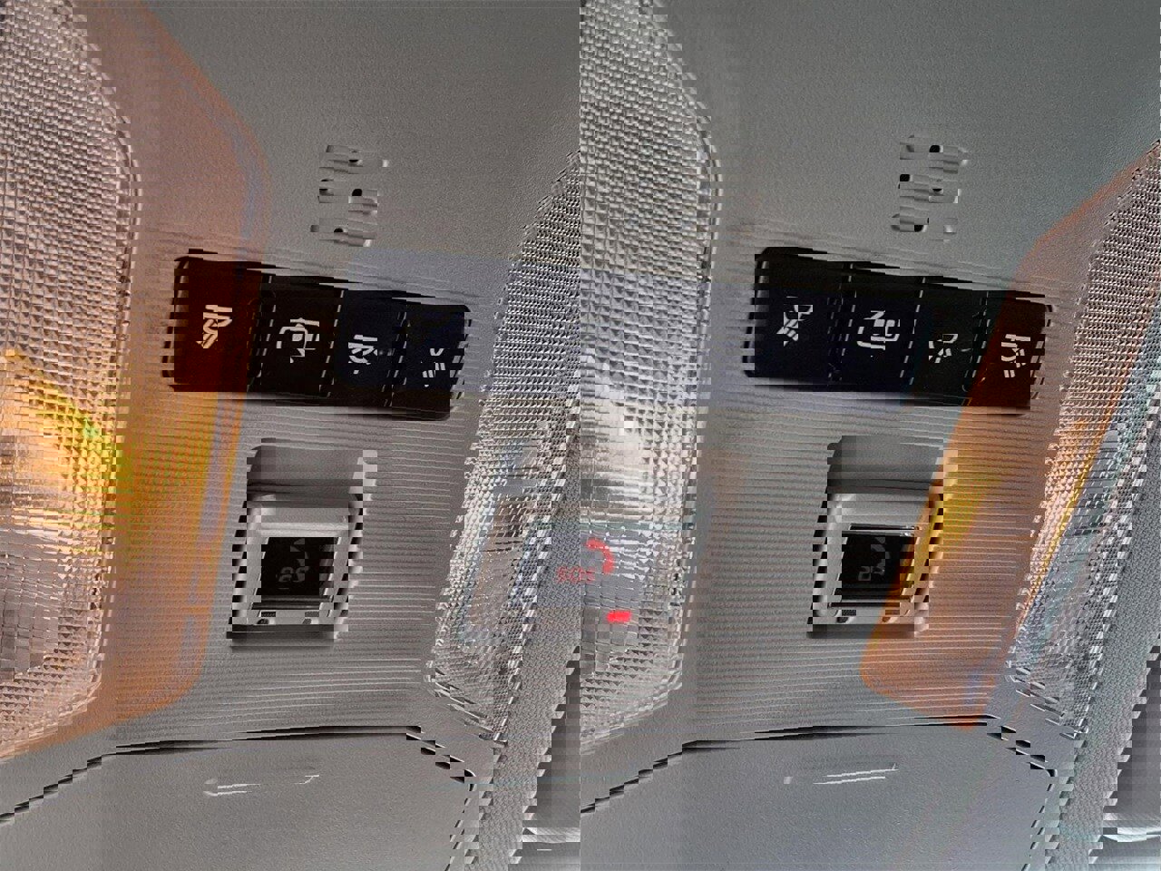 Used 2020 Toyota RAV4 LE image 15