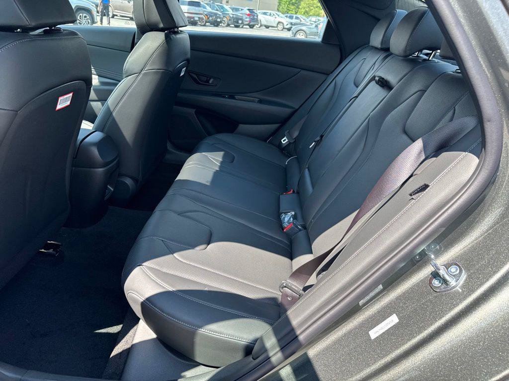 New 2026 Hyundai Elantra SEL Sport FWD image 21