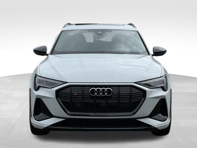Used 2023 Audi e-tron S Prestige image 2
