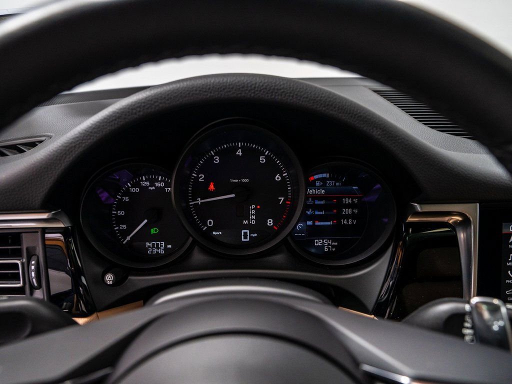 Used 2023 Porsche Macan image 15