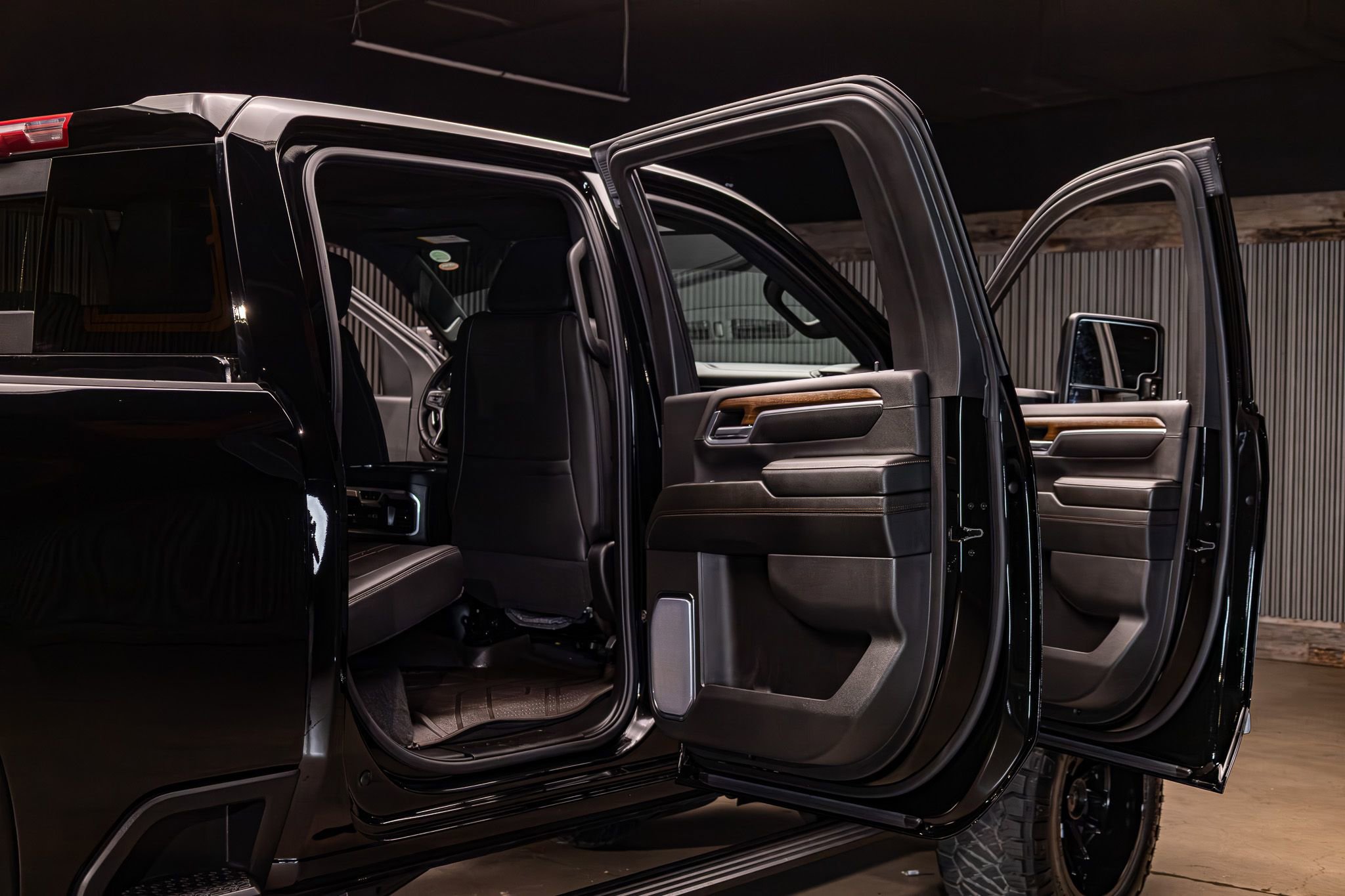 Used 2024 Chevrolet Silverado 2500 High Country w/ Midnight Edition image 34