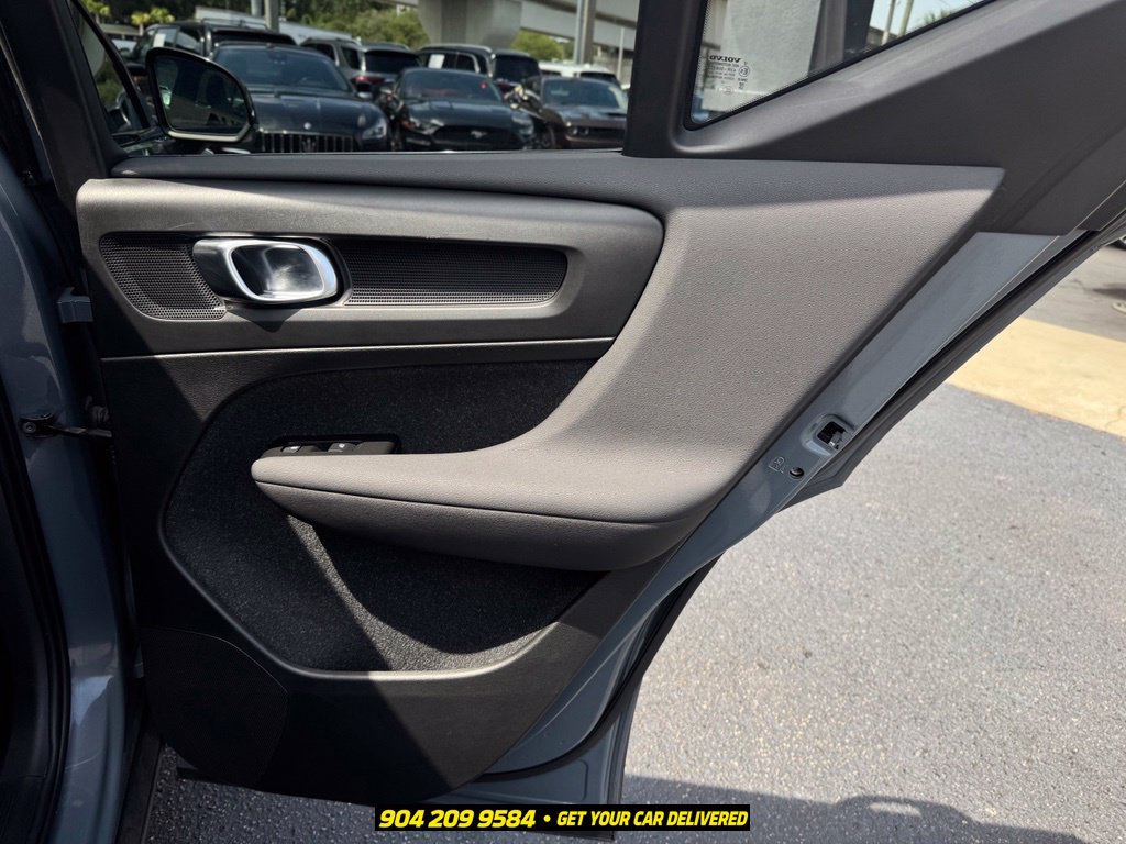 Used 2022 Volvo XC40 T5 R-Design w/ Climate Package AWD/4WD image 32
