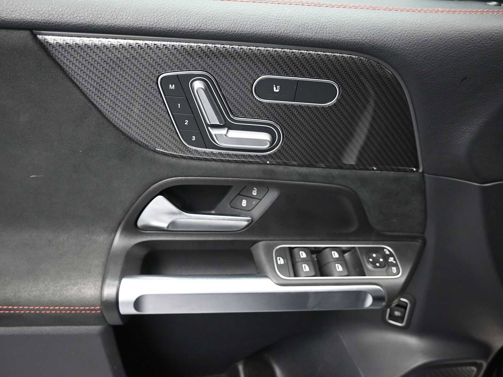 Used 2022 Mercedes-Benz GLB 250 4MATIC image 10