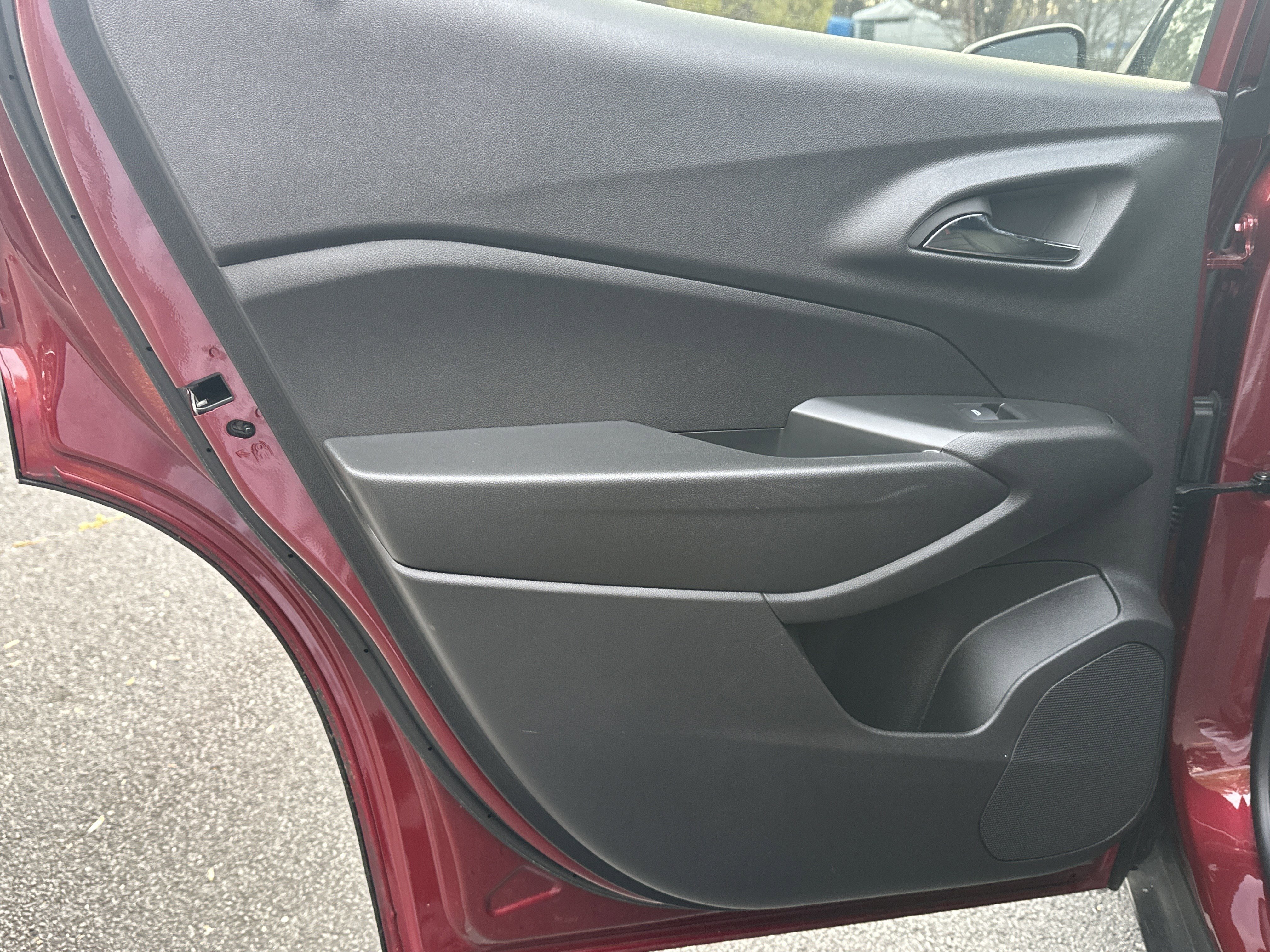 Certified 2025 Chevrolet Trax RS w/ Sunroof Package FWD image 19