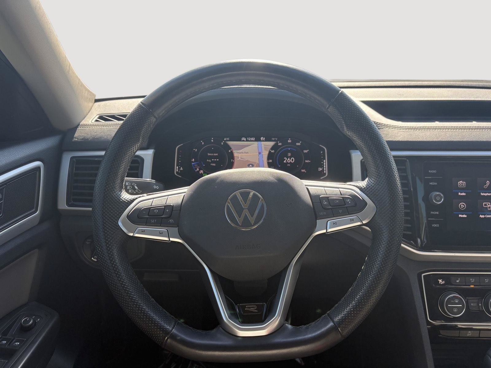 Certified 2022 Volkswagen Atlas SEL R-Line AWD/4WD image 13