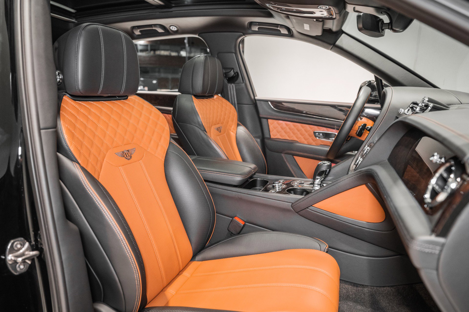 Used 2022 Bentley Bentayga image 27