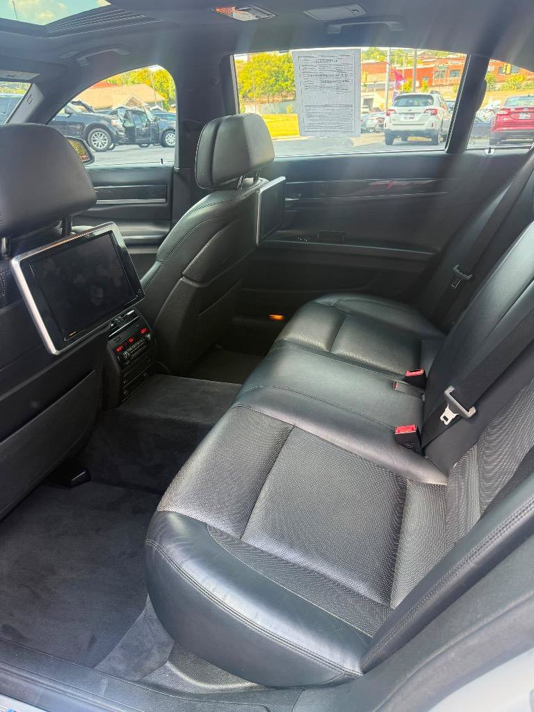 Used 2013 BMW 750Li RWD image 28