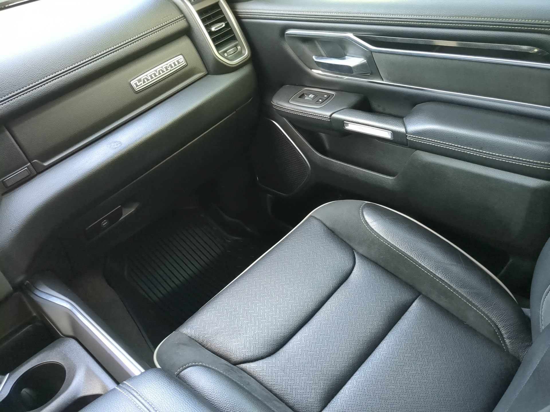 Used 2022 RAM 1500 Laramie w/ Sport Appearance Package AWD/4WD image 53