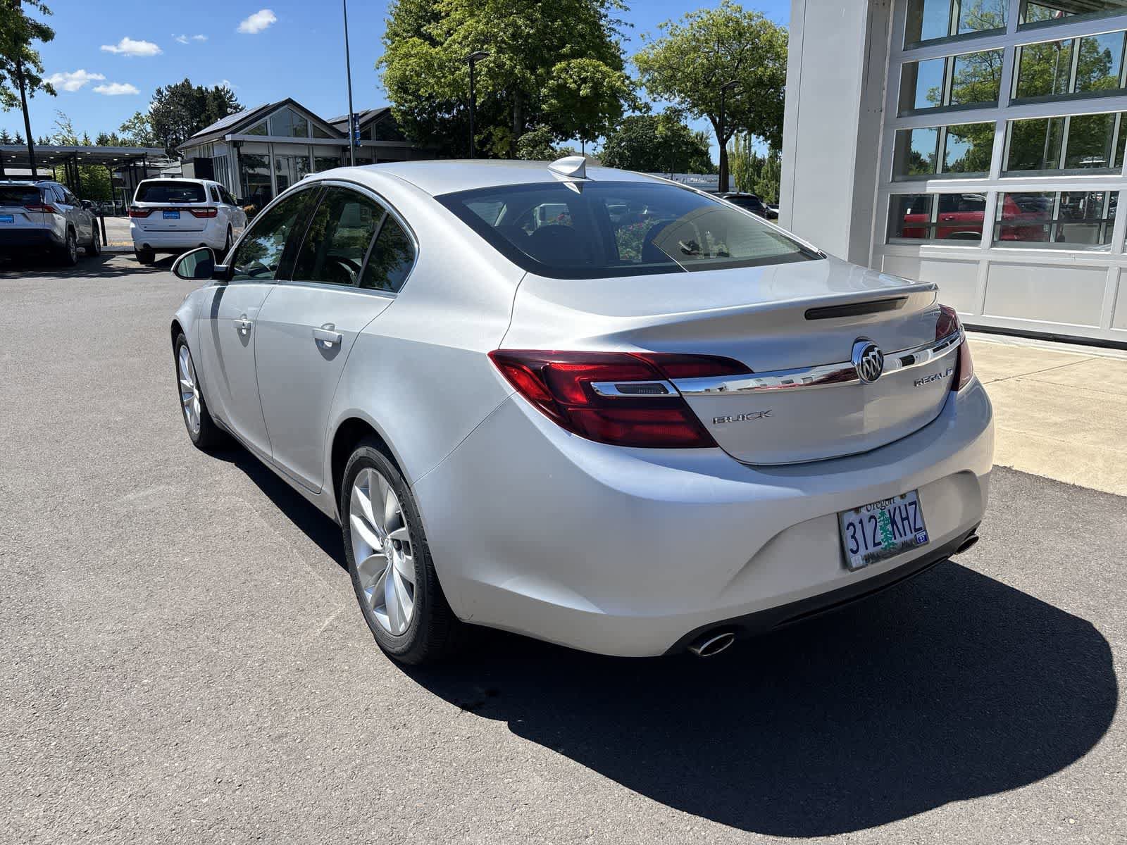 Used 2016 Buick Regal FWD image 3