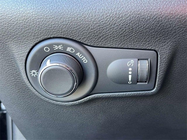 Used 2024 Jeep Compass Sport image 30