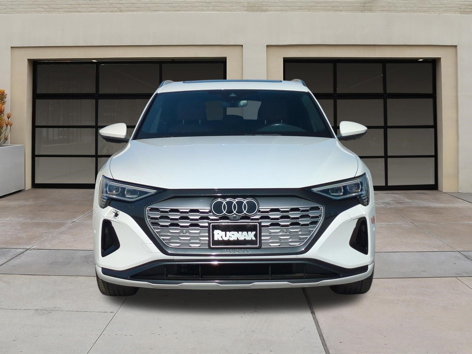 Used 2024 Audi Q8 e-tron Premium Plus AWD/4WD image 6