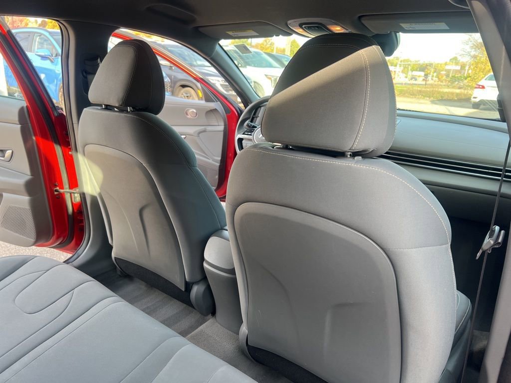 Used 2023 Hyundai Elantra SEL w/ Cargo Package image 14