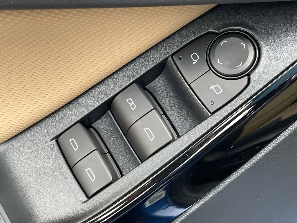 Used 2025 Chevrolet Equinox ACTIV w/ Convenience Package III image 30