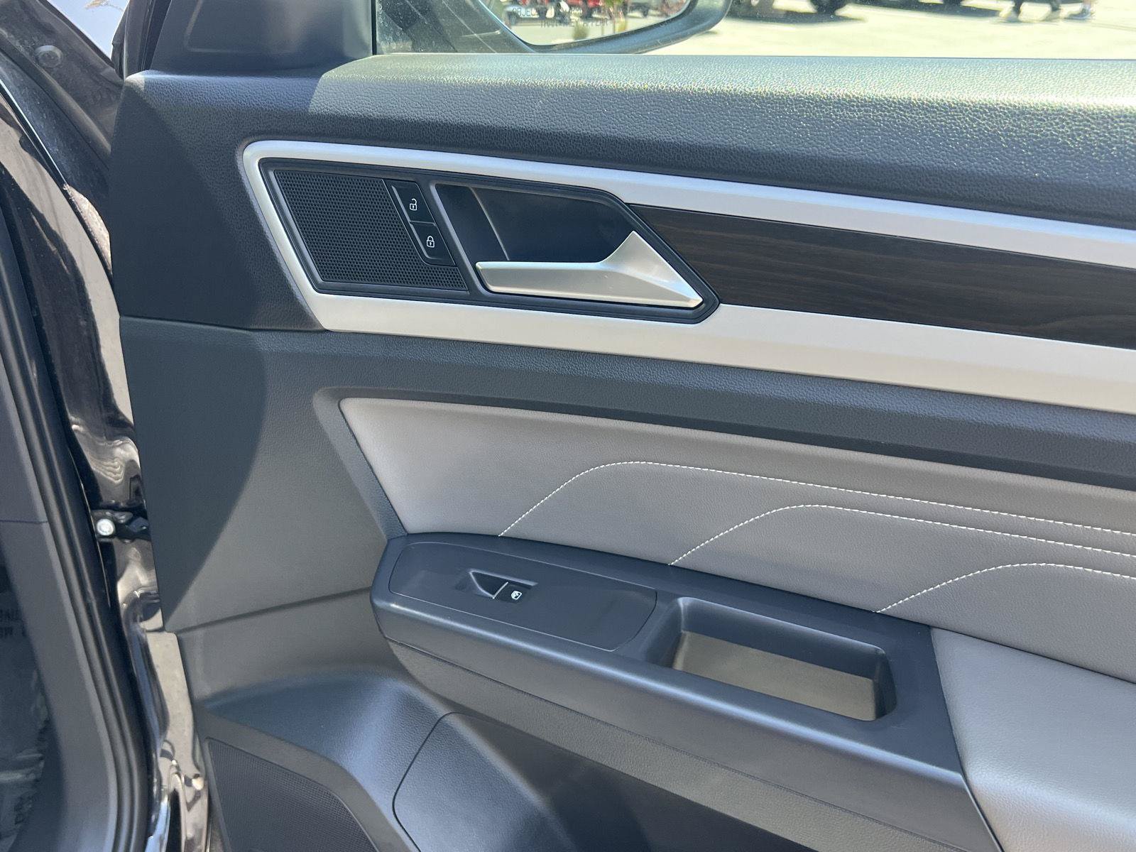 Used 2023 Volkswagen Atlas SE w/ Panoramic Sunroof Package AWD/4WD image 19