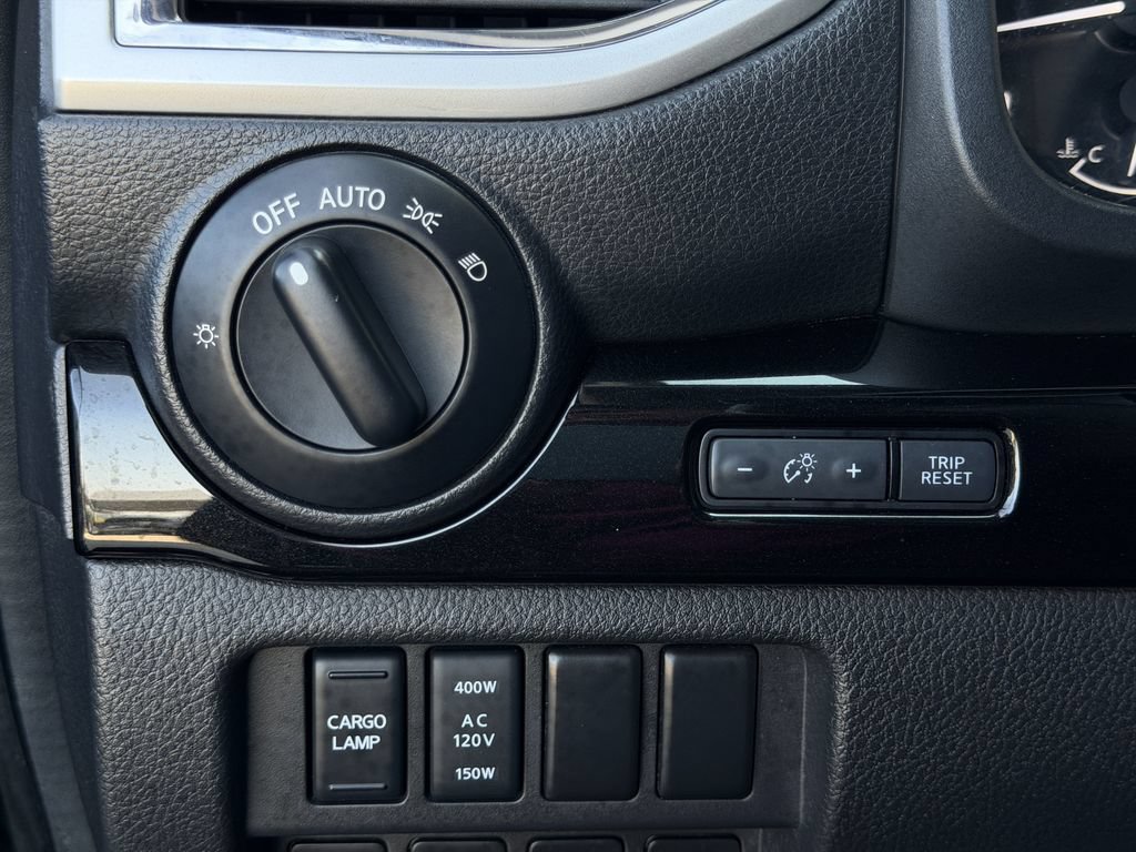 Used 2021 Nissan Titan SV w/ SV Convenience Package AWD/4WD image 22