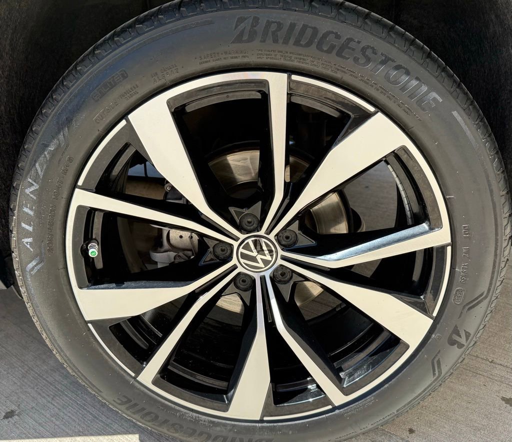 Used 2024 Volkswagen Atlas SEL Premium R-Line image 6