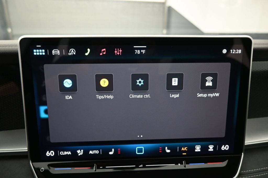 Used 2025 Volkswagen Tiguan SE R-Line FWD image 8