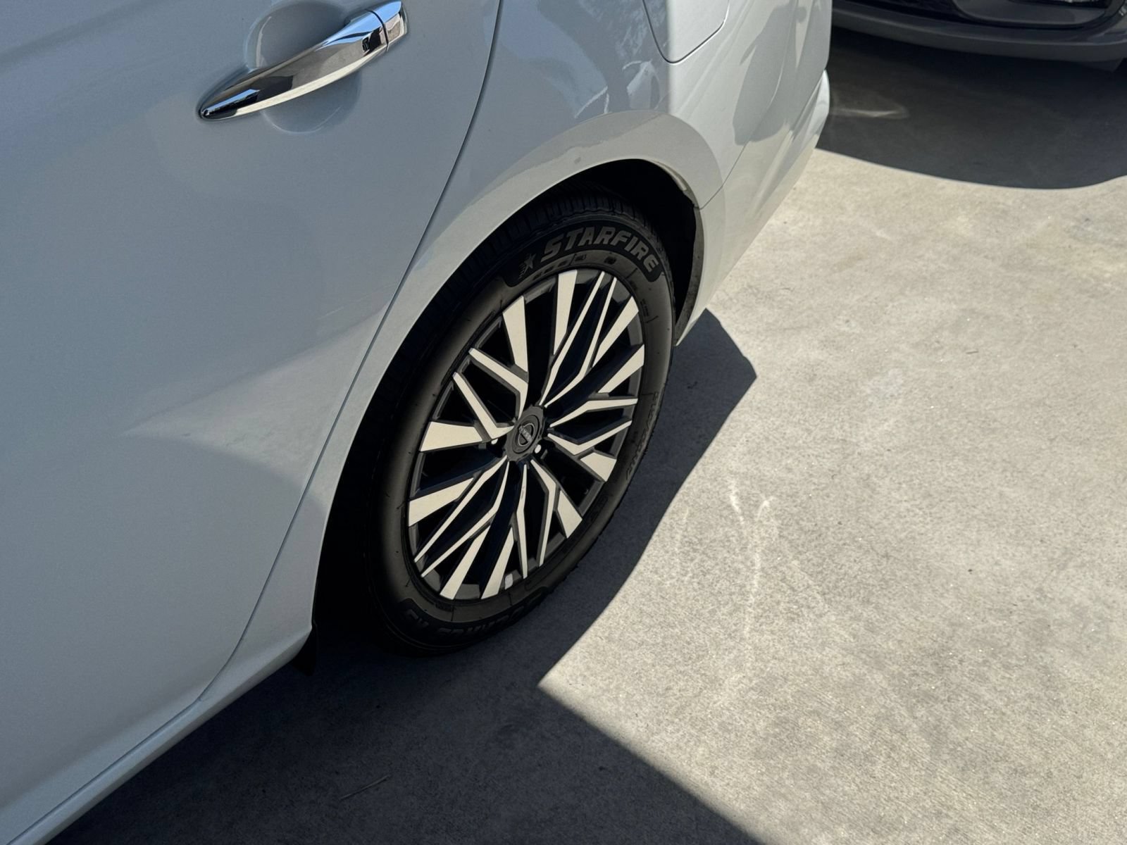 Used 2025 Nissan Altima 2.5 SV FWD image 29