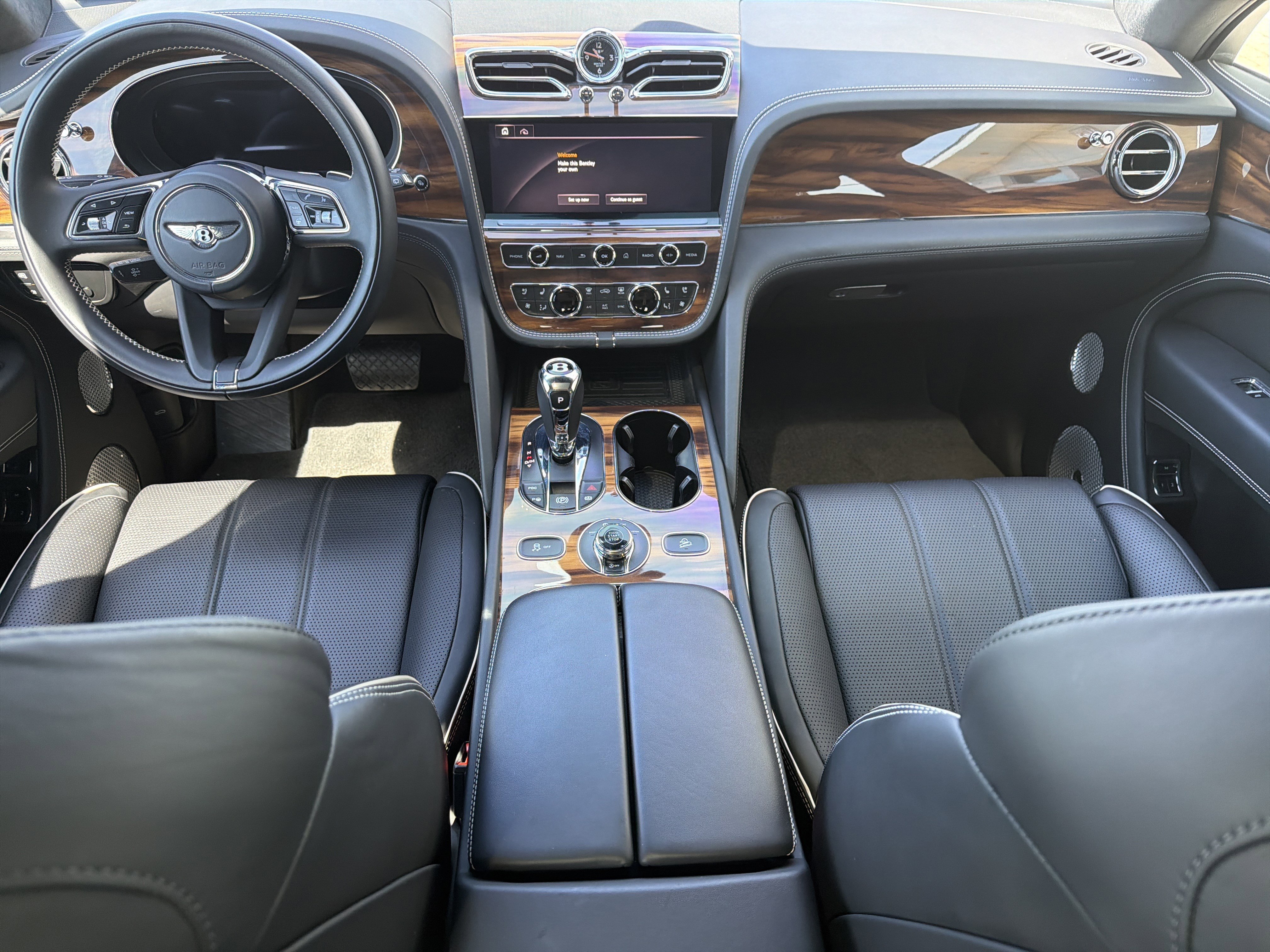 Used 2021 Bentley Bentayga AWD/4WD image 3