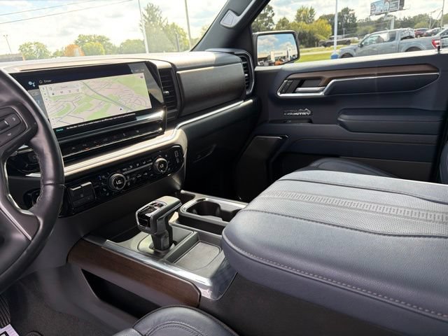 Used 2024 Chevrolet Silverado 1500 High Country w/ Technology Package AWD/4WD image 21