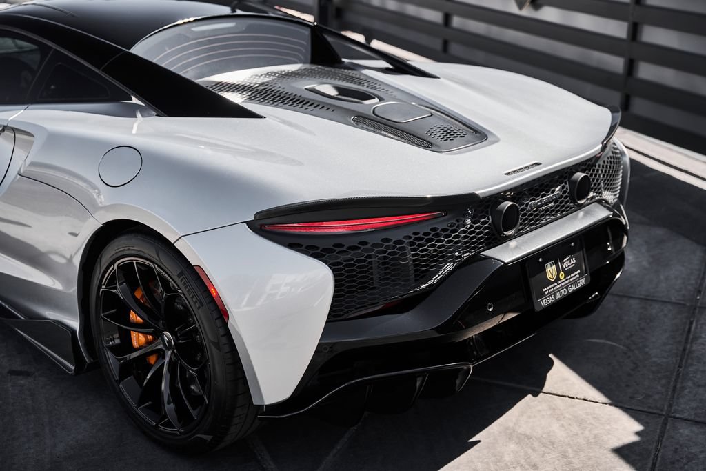 Used 2023 McLaren Artura RWD image 10