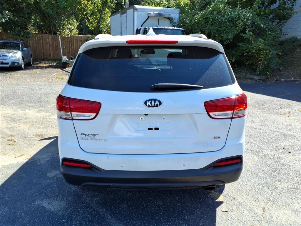 Used 2017 Kia Sorento FWD w/ LX Convenience Package image 4