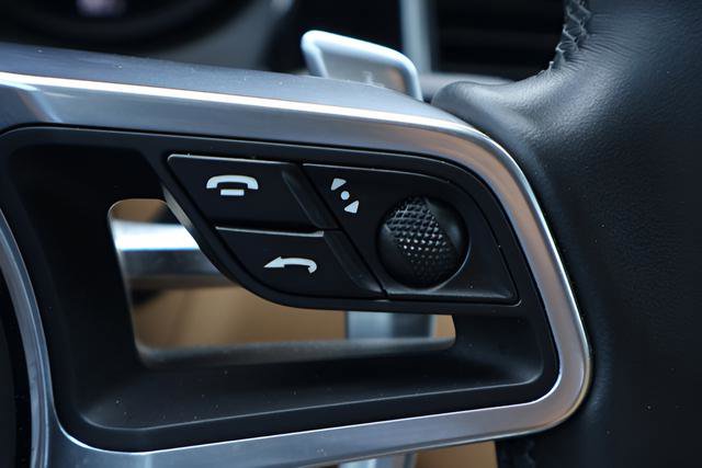 Used 2018 Porsche Macan Sport Edition AWD/4WD image 24