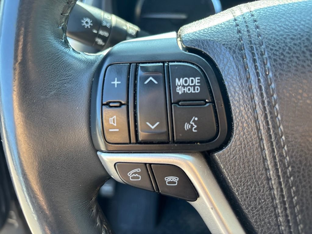 Used 2016 Toyota Highlander XLE AWD/4WD image 19