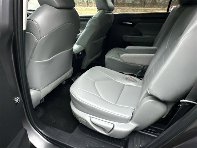 Certified 2024 Toyota Highlander XLE image 20