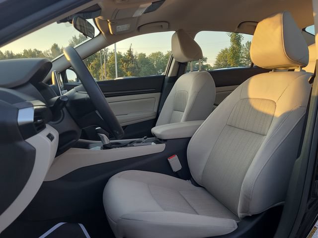 Used 2025 Nissan Altima 2.5 SV FWD image 11
