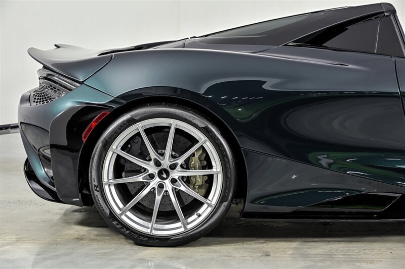 Used 2022 McLaren 765LT RWD image 17