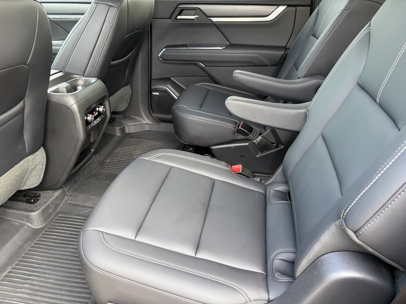 Certified 2025 GMC Acadia Elevation w/ Elevation Premium Package FWD image 18