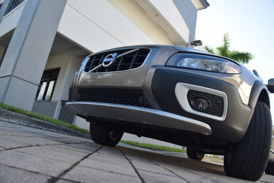 Used 2011 Volvo XC70 3.2 w/ Premium Pkg image 12