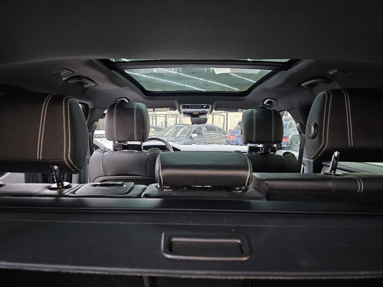 Used 2018 Land Rover Range Rover Velar R-Dynamic SE AWD/4WD image 13
