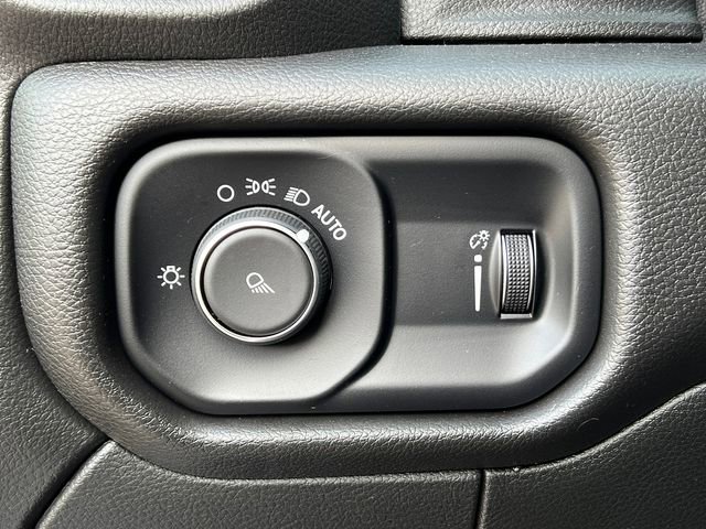 Used 2022 RAM 2500 Tradesman w/ Chrome Appearance Group image 23