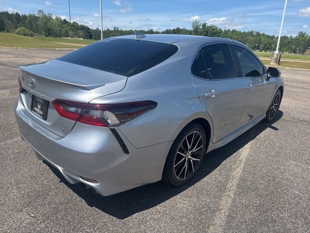 Used 2021 Toyota Camry SE image 3