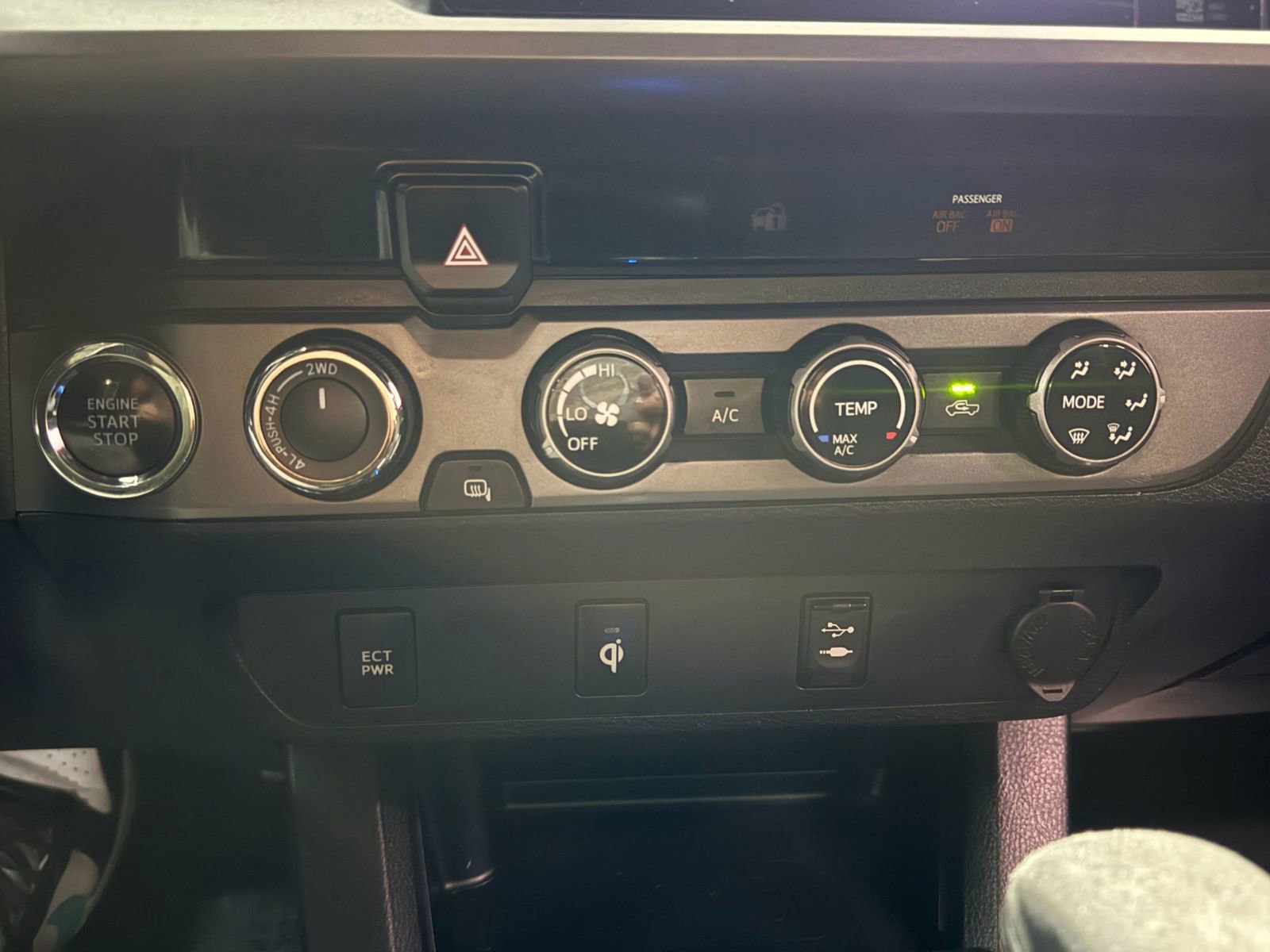 Used 2017 Toyota Tacoma TRD Sport image 31