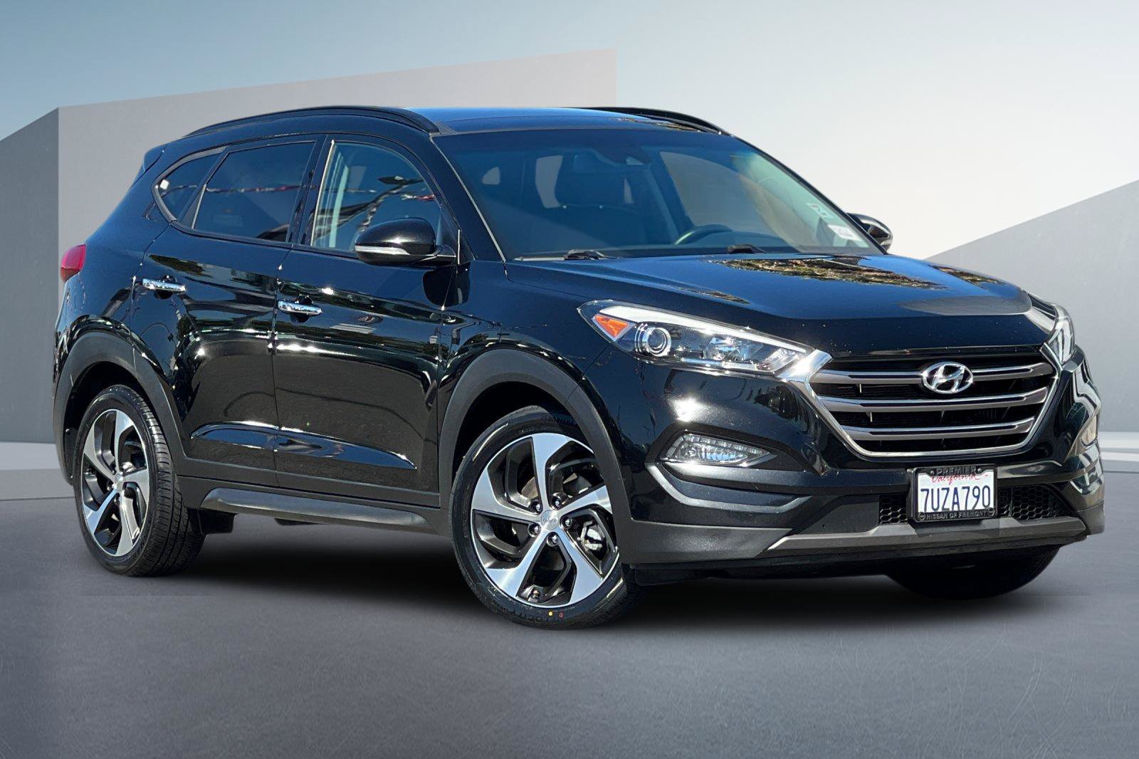 Used 2016 Hyundai Tucson Limited w/ Option Group 03 FWD image 2