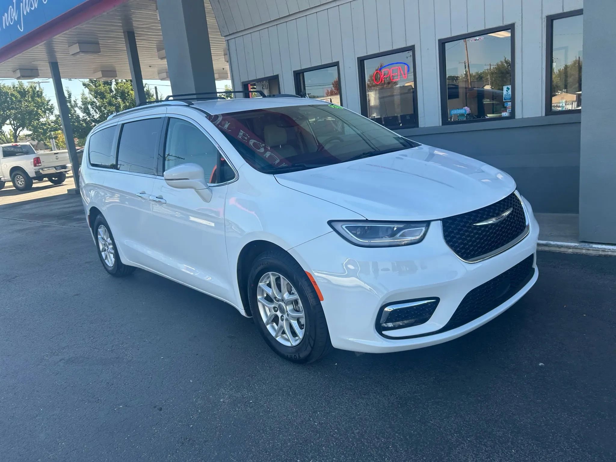 Used 2021 Chrysler Pacifica Touring-L image 35