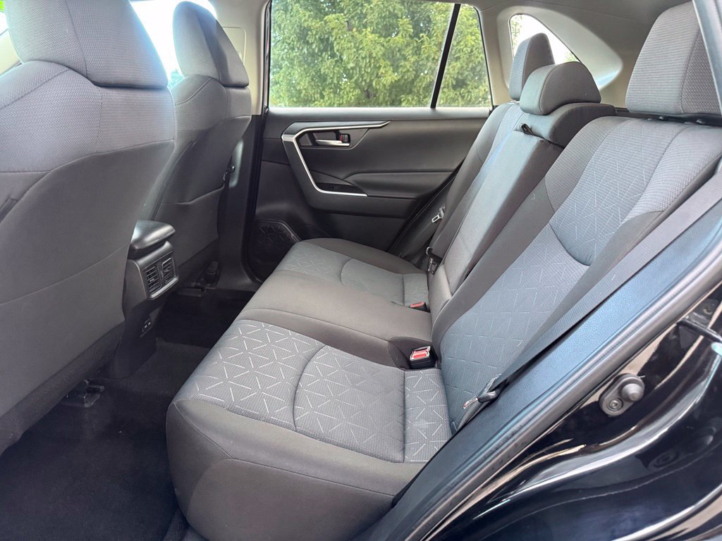 Used 2025 Toyota RAV4 XLE AWD/4WD image 21