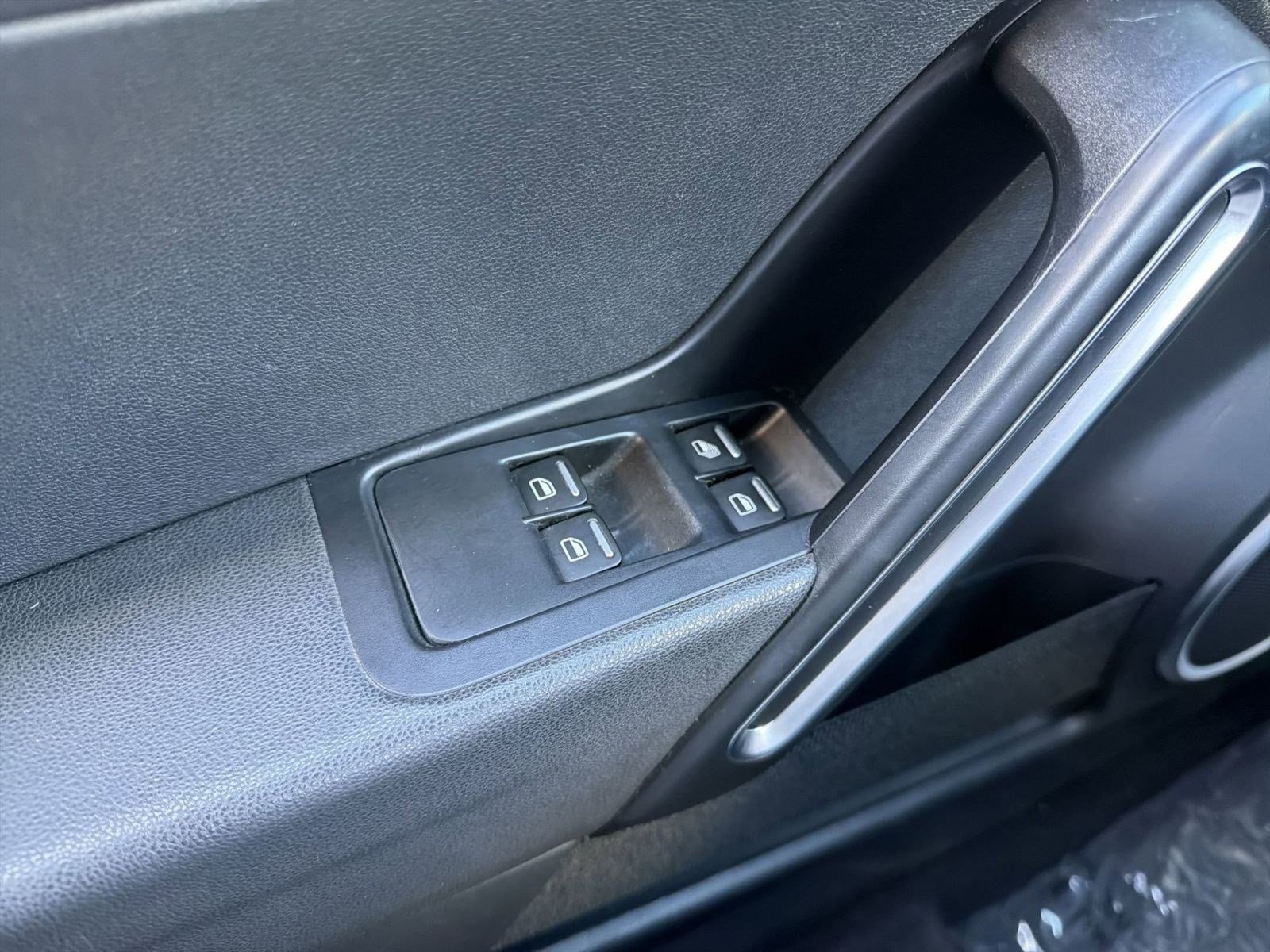 Used 2019 Volkswagen Beetle 2.0T SE w/ SE Premium Package image 13