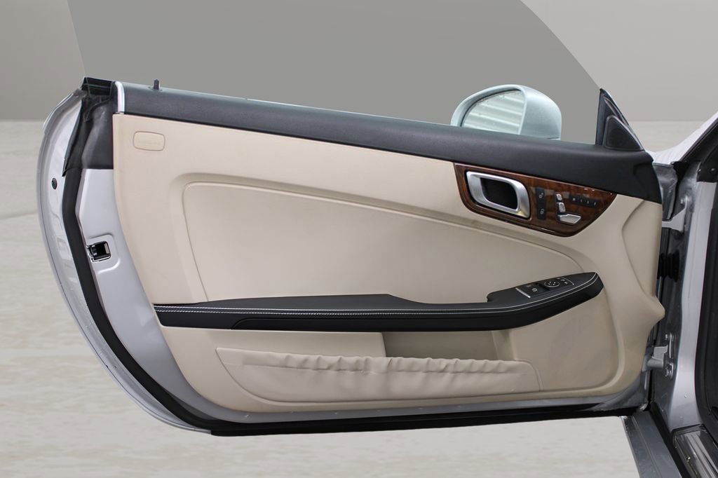 Used 2019 Mercedes-Benz SLC 300 image 9