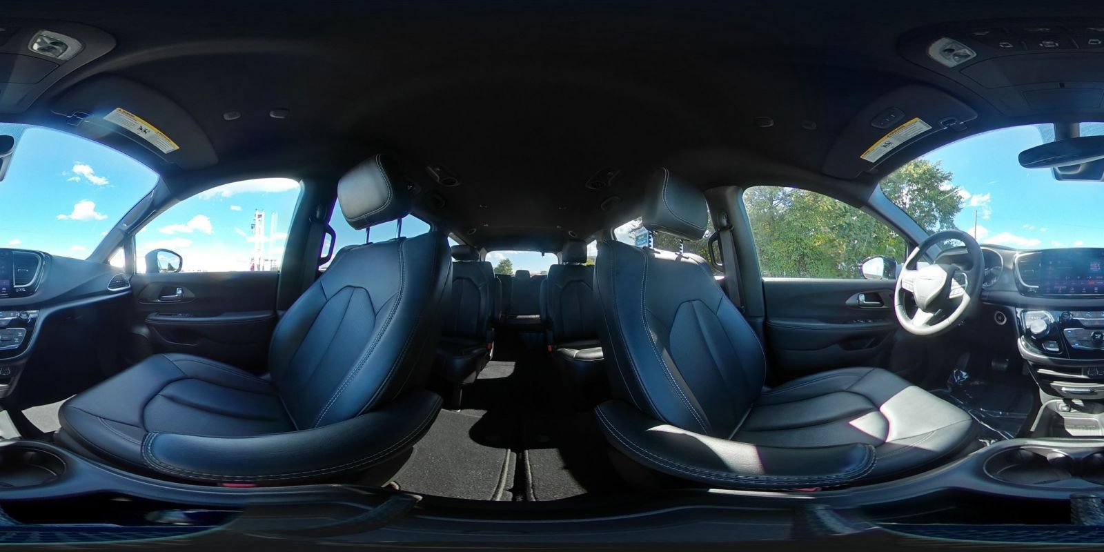 Used 2025 Chrysler Pacifica Select FWD image 44