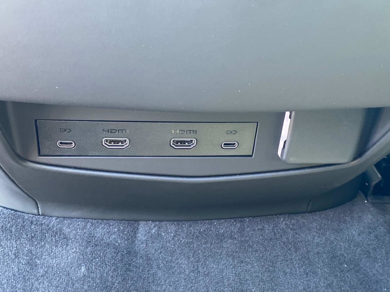 Used 2025 Cadillac Escalade ESV Premium Luxury Platinum image 21